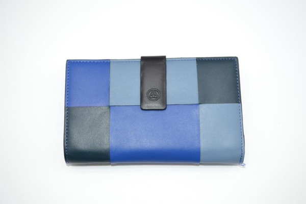Cartera LUGUPELL Pixel grande azul (1)