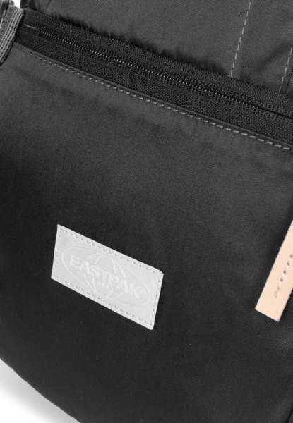 Mochila EASTPAK Floid Cs Satin (3)