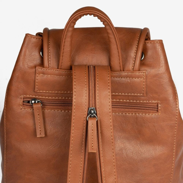MOCHILA UNISEX CLÁSICA, COLOR CUERO (1)