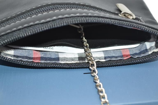 Monedero llavero  LUGUPELL 2 cremalleras con tarjetero interior negro (3)